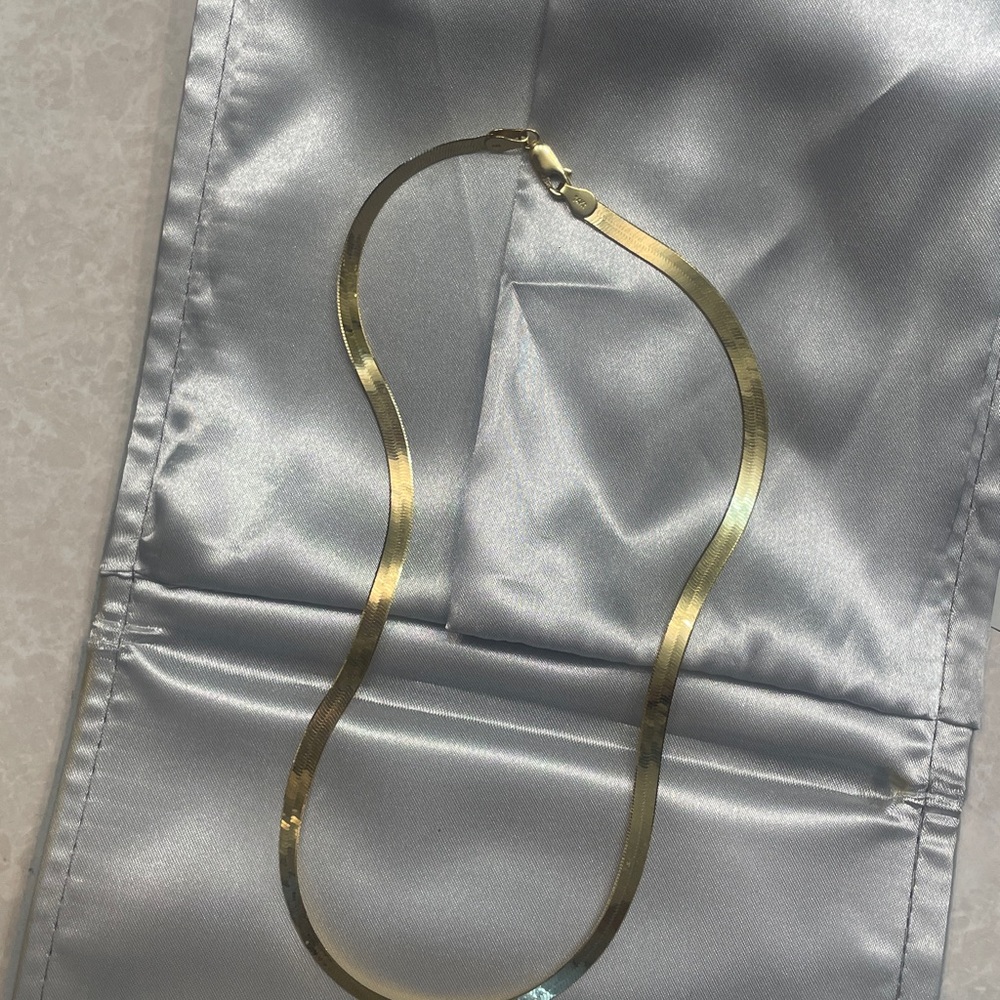 Elegant 14 karat herringbone Gold Necklace - Picture 4 of 11